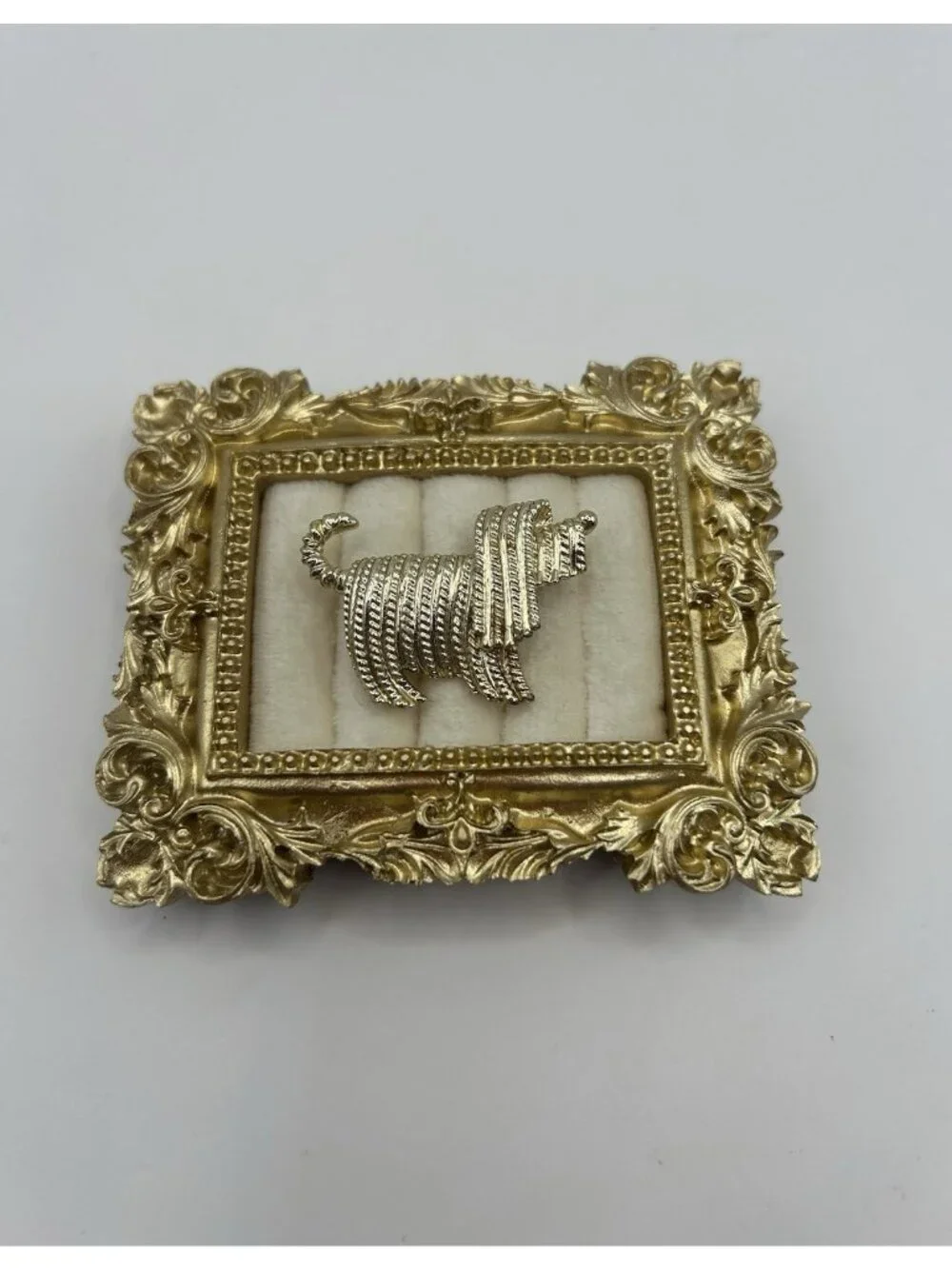 Vintage SARAH COVENTRY Signed Gold Tone Shaggy Dog Brooch Pin 1.5